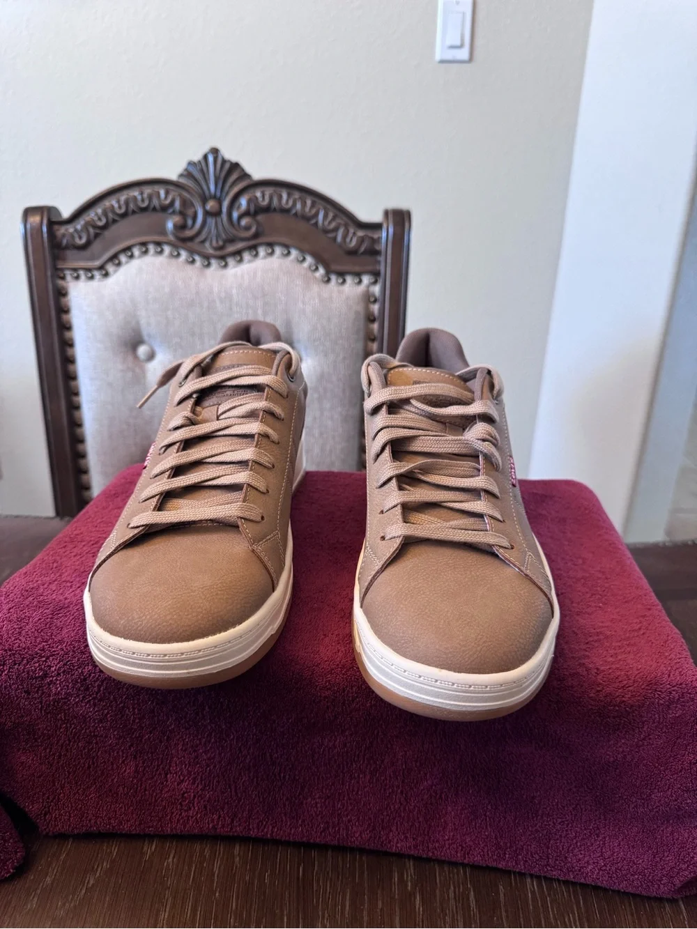 11 Men’s Levi's Casual Low-Top Sneakers in Tan